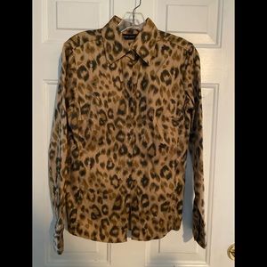 Animal print button down shirt size Medium NWT